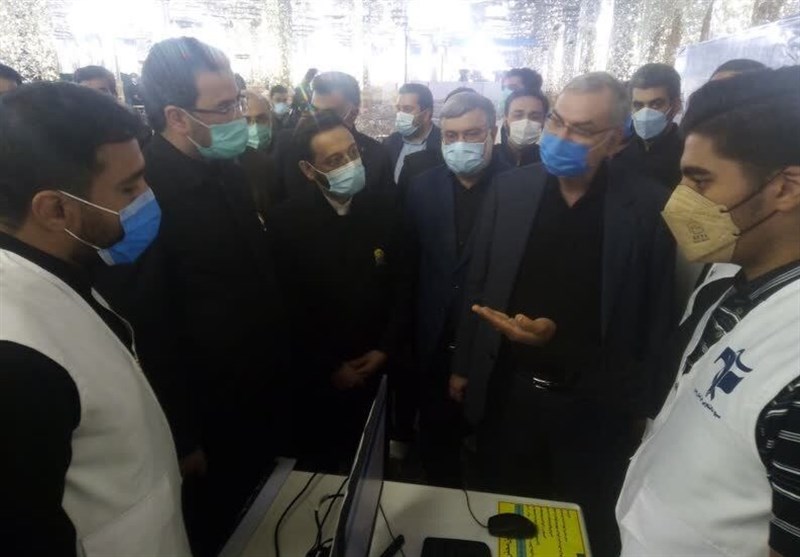 وزیر بهداشت از مرکز واکسیناسیون تجمیعی دارالمرحمه حرم رضوی بازدید کرد