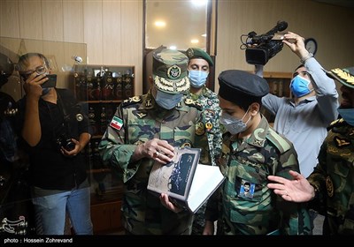 حضور امیر سرتیپ کیومرث حیدری فرمانده نیروی زمینی ارتش در مراسم افتتاح نمایشگاه دائمی دفاع مقدس