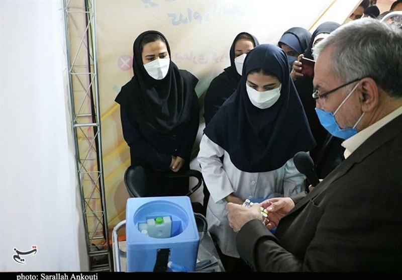 وزیر بهداشت از مرکز واکسیناسیون شهید پورجعفری کرمان بازدید کرد + تصاویر