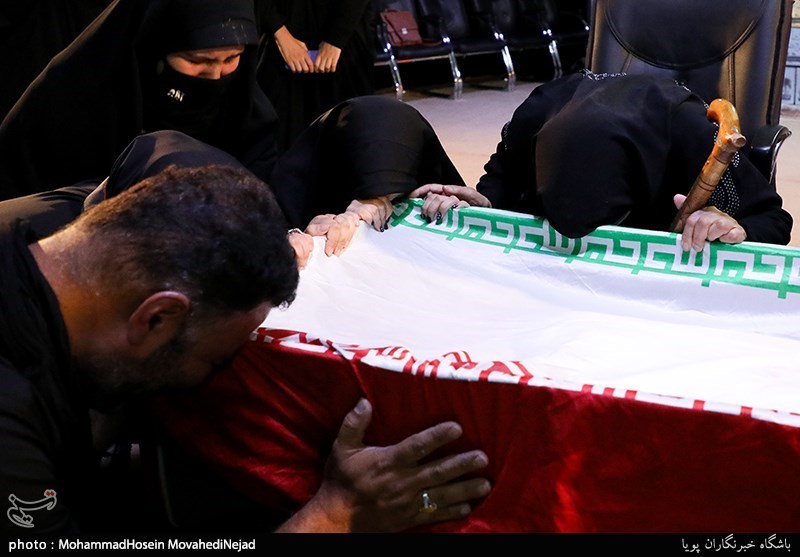 مراسم وداع با پیکر شهیده فاطمه اسدی در گلزار شهدای کرمانشاه برگزار می‌شود