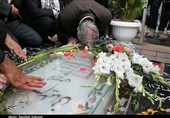وزیر بهداشت به مقام شامخ شهید سلیمانی ادای احترام کرد + تصاویر