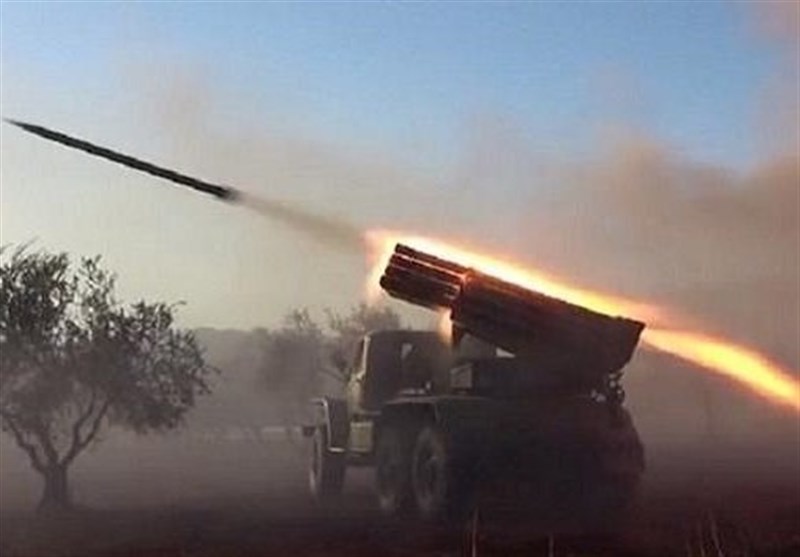 حملات راکتی شدید ارتش سوریه به مواضع تروریست‌ها در ادلب و شمال غرب حماه
