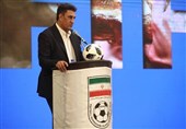 افشاریان: اعضای هیئت رئیسه فدراسیون فوتبال رفتار نامتعارفی نداشته باشند