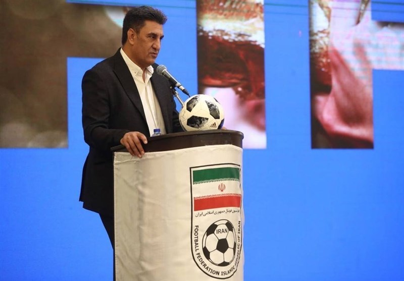 افشاریان: اعضای هیئت رئیسه فدراسیون فوتبال رفتار نامتعارفی نداشته باشند