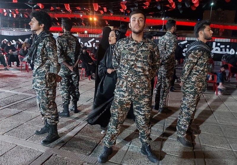 «سرباز وطن» روایتگر نوجوانان هنرمند شیراز از شهدای شاخص استان؛ نمایش خیابانی ارزش‌های دفاع مقدس را به میان مردم می‌آورد