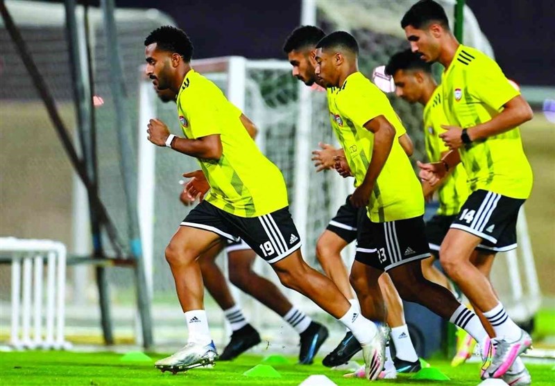 تیم ملی فوتبال امارات عصر یکشنبه راهی تهران می‌شود