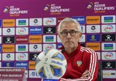سرمربی تیم ملی فوتبال امارات در آستانه اخراج