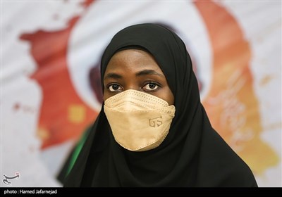 سهیلا زکزاکی دختر شیخ ابراهیم زکزاکی دبیرکل جنبش اسلامی نیجریه در مراسم ششمین اجلاسیه بین المللی مجاهدان در غربت