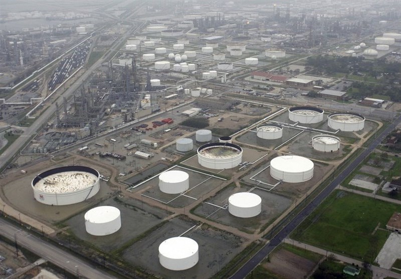 Massive Oil Spill at Texas Refinery Causes Road Closures (+Video)