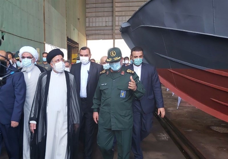 رئیس‌جمهور از موسسه دریایی شهید محلاتی نیروی دریایی سپاه بازدید کرد/ تاکید آیت‌الله رئیسی بر تلاش برای بومی‌کردن فناوری صنعت کشتی‌سازی