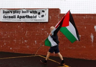  حمایت هواداران اسکاتلندی از مردم فلسطین و هو کردن اسرائیلی‌ها + تصاویر 