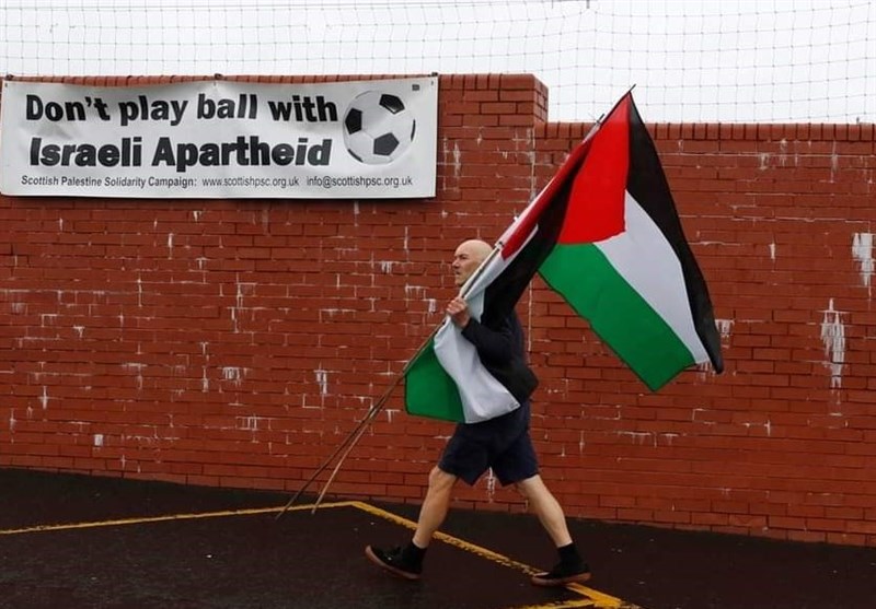 حمایت هواداران اسکاتلندی از مردم فلسطین و هو کردن اسرائیلی‌ها + تصاویر
