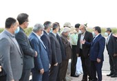  ادای احترام وزیر کشور به مقام شامخ شهیدان