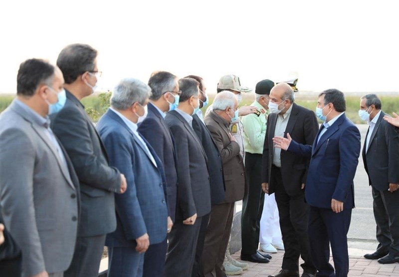 ‌ ادای احترام وزیر کشور به مقام شامخ شهیدان‌