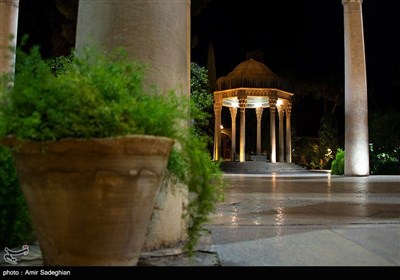 Iranians Commemorate National Day of Hafez