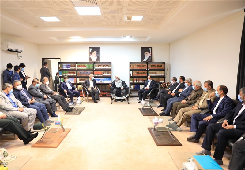 دیدار وزیر کشور با نماینده ولی فقیه در استان هرمزگان /تاکید وحیدی بر حمایت صنایع از ورزش‌های دریایی‌