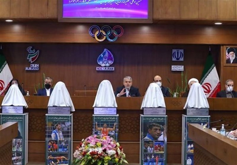 مراسم رونمایی از سردیس 5 قهرمان افتخارآفرین ورزش ایران برگزار شد