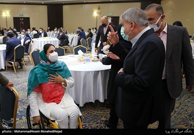رضا صالحی امیری رئیس کمیته ملی المپیک در مراسم تجلیل از ورزشکاران پارالمپیکی تیراندازی با کمان