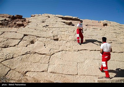 ادامه امداد رسانی به آسیب دیده گان زلزله قلعه خواجه - خوزستان