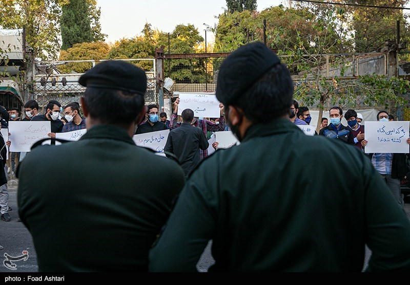 بزرگداشت شهدای مسجد قندوز در مقابل کنسولگری افغانستان