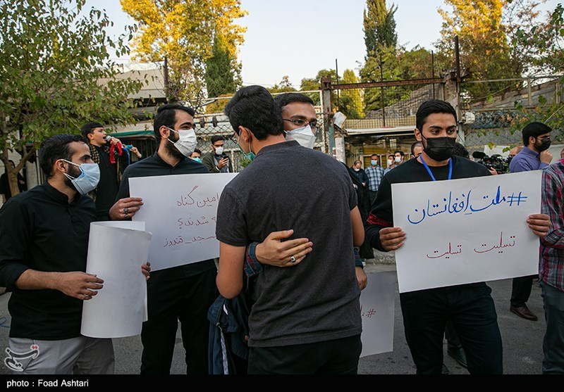 بزرگداشت شهدای مسجد قندوز در مقابل کنسولگری افغانستان