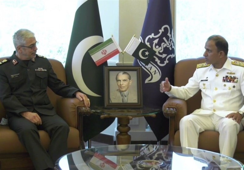 Iran, Pakistan Discuss Promotion of Naval Cooperation