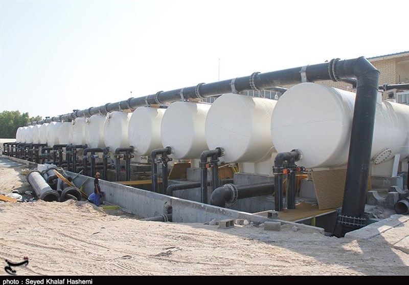 شیرین‌سازی آب دریا در روزگار خشکسالی بوشهر/ خلیج فارس کام تشنه مردم را سیراب می‌کند + فیلم