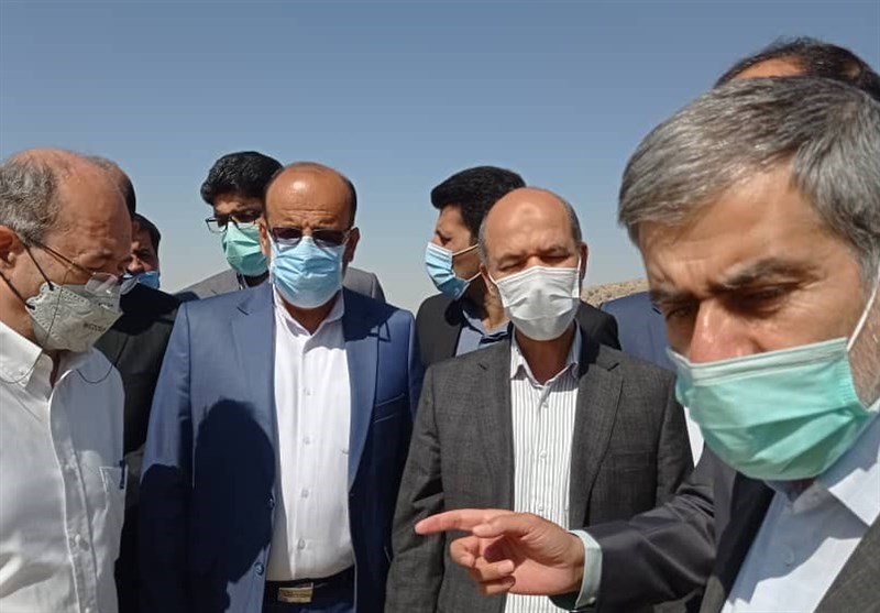 وزیر نیرو از تصفیه‌خانه فاضلاب و سدنرگسی شهرستان کازرون بازدید کرد‌