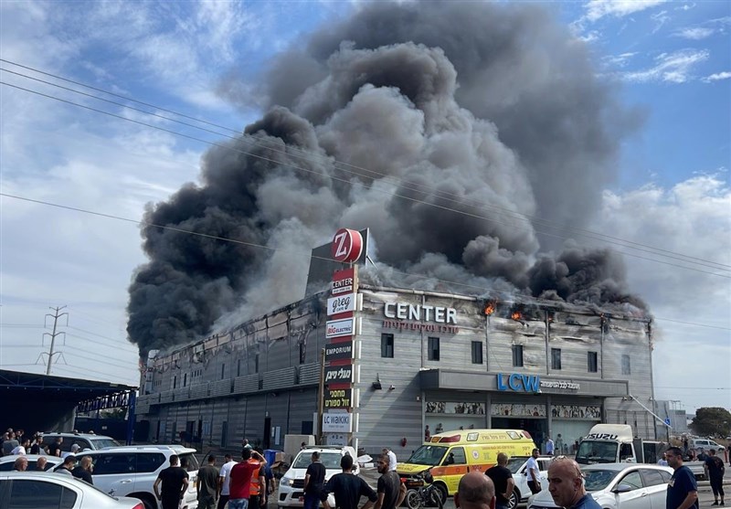 آتش سوزی مهیب در فلسطین اشغالی/ یک مرکز تجاری طعمه حریق شد