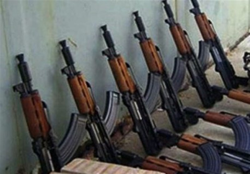 انهدام باند سلاح و مهمات غیرمجاز در استان ایلام/ کشف انواع سلاح جنگی از متهمان + فیلم