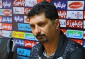 حسینی: نفت گردن کلفت است و این می‌تواند یک هشدار برای ما باشد/ فدراسیون تصمیمی بگیرد که باشگاه‌ها و تیم امید متضرر نشوند