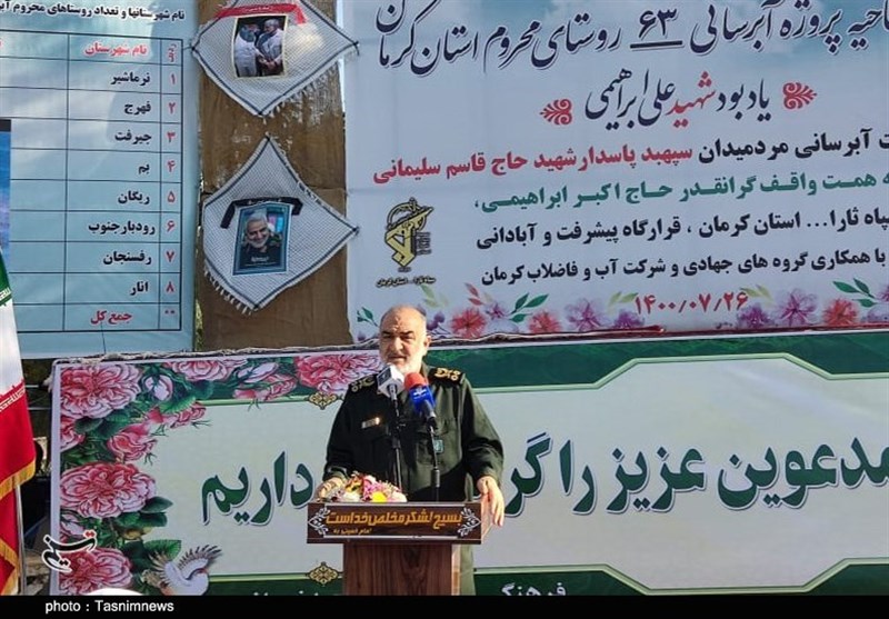 سرلشکر سلامی: دشمن ملت ایران در حال عقب‌نشینی است / سپاه از بودن در کنار مردم احساس آرامش می‌کند‌