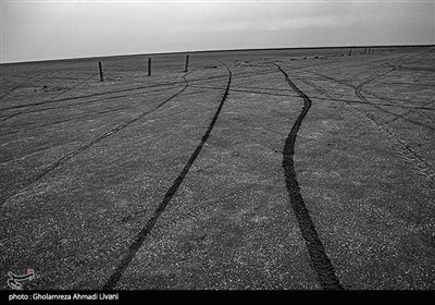 حال دریای مشهور به کوچیک بهشهر دیگر وجود ندارد و از پاسگاه محیط بانی انتهای جاده منتهی به آن تا خود شبه جزیره میانکاله را می توان با هر وسیله ای یا پای پیاده طی کرد،مسیری که نشانی از آب ندارد و زودتر از آنچه که تصورش را می کردیم واقع شد.