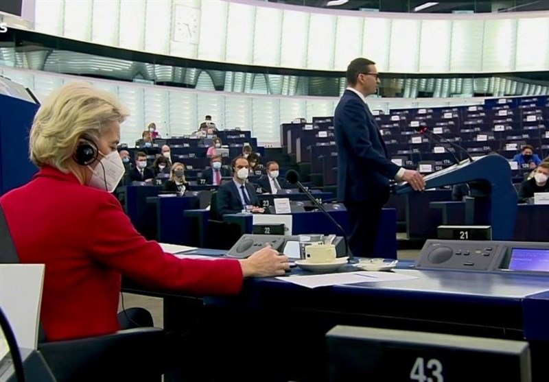 تشدید جنگ لفظی بروکسل-ورشو در پارلمان اروپا