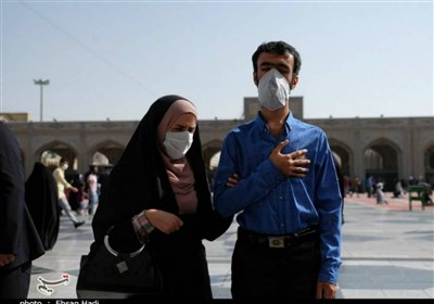 زوج نابینای مشهدی با پیگیری تسنیم به پابوس شمسالشموس مشرف شدند؛ زیارت با چشمِدل پس از 2 سال دوری+ فیلم و تصاویر