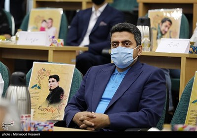 جواد فروغی اولین قهرمان تیراندازی ایران در المپیک در مراسم تجلیل از دانشجویان قهرمان دانشگاه آزاد