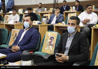 محمدرضا گرایی و سجاد گنج زاده در مراسم تجلیل از دانشجویان قهرمان دانشگاه آزاد