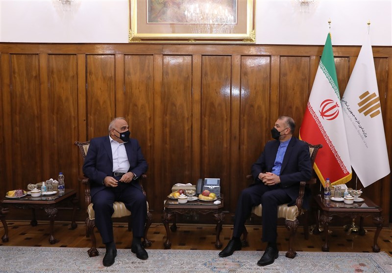 عادل عبد المهدی یلتقی وزیر الخارجیة / ایران تحترم ارادة الشعب العراقی فی اتخاذ قراراته السیاسیة