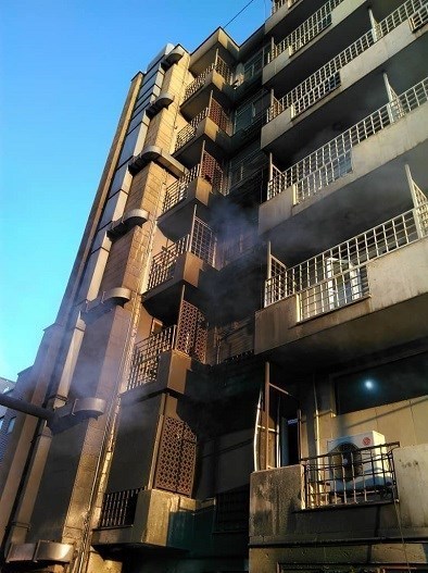آتش‌سوزی در یک بیمارستان در خیابان انقلاب + فیلم و تصاویر 5