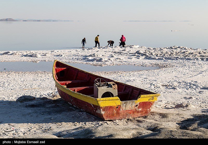 دریاچه ارومیه 2 میلیارد مترمکعب از حجم آبی خود را از دست داد