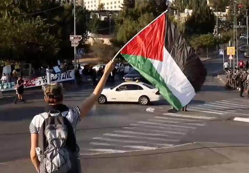 Protesters Clash with Israeli Soldiers over Plans to Evict Palestinian Families from Sheikh Jarrah (+Video)