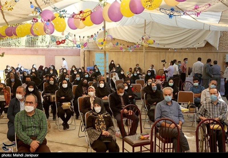 تجلیل از پرسنل بیمارستان امام موسی کاظم(ع) اصفهان به مناسبت میلاد پیامبر اکرم(ص) به روایت تصویر