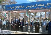غبارروبی و عطرافشانی گلزار شهدای نقطه صفر مرزی ایران+تصاویر