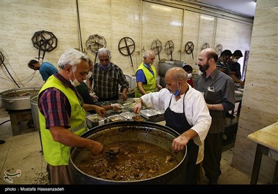 طبخ و توزیع 2000 پرس غذای گرم بین نیازمندان - گرگان