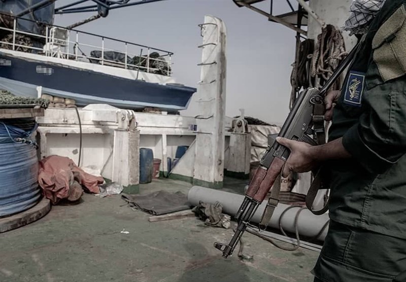 4 شناور صید ترال در آب‌های خلیج فارس توقیف شد