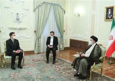 Iran’s President Urges Switzerland to Remain Independent against US