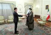 تقدیم استوارنامه سفیر جدید جمهوری آذربایجان در ایران به رئیسی