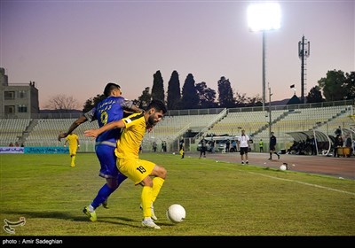 دیدار تیمهای فوتبال فجرشهید سپاسی و گل گهر سیرجان