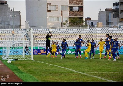 دیدار تیمهای فوتبال فجرشهید سپاسی و گل گهر سیرجان