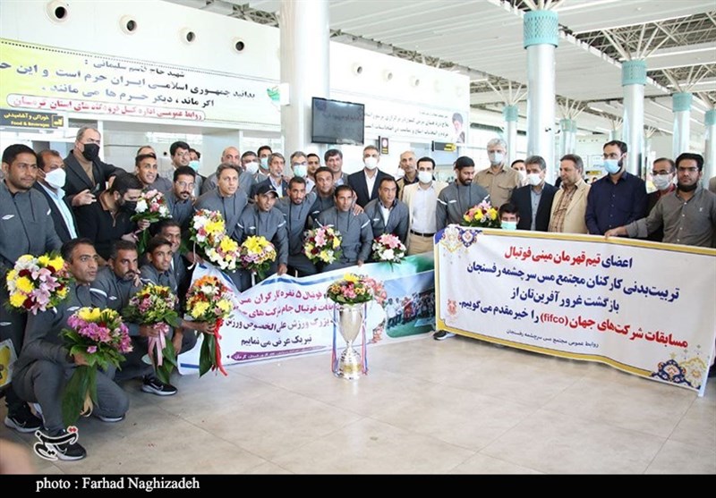 استقبال از تیم قهرمان جام فوتبال شرکت‌های جهان در کرمان به روایت تصویر